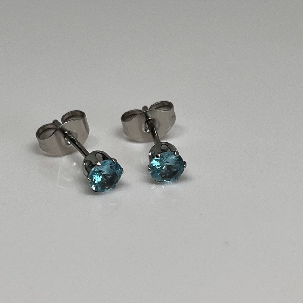 Cubic Zirconia Stainless Steel Stud Earrings NWT 4mm